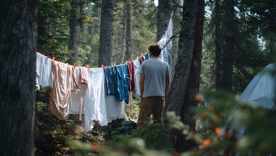 Merinos Yün mü Sentetik mi? Kamp Kıyafetlerinde Kumaş Seçiminin İnce Ayarı