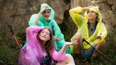 Yağmurluk mu panço mu? Doğru seçim rehberi